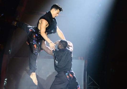 Hai vu cong dinh dam My me hoac khan gia Viet hinh anh