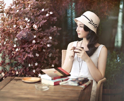 Anna Truong bi gia truoc tuoi vi nham tone trang diem hinh anh