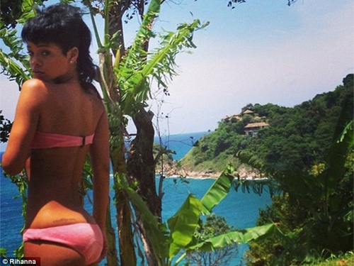 Rihanna vo tinh giup canh sat Thai 'tom' toi pham hinh anh