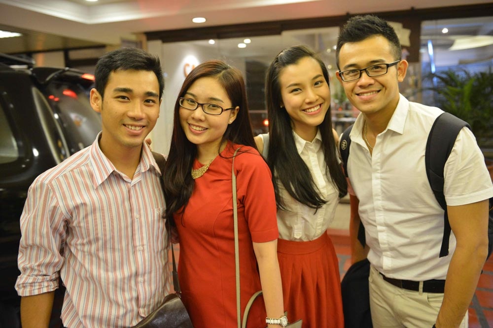 Top 4 'Nguoi dan chuong trinh' vui dua o Phillipines hinh anh