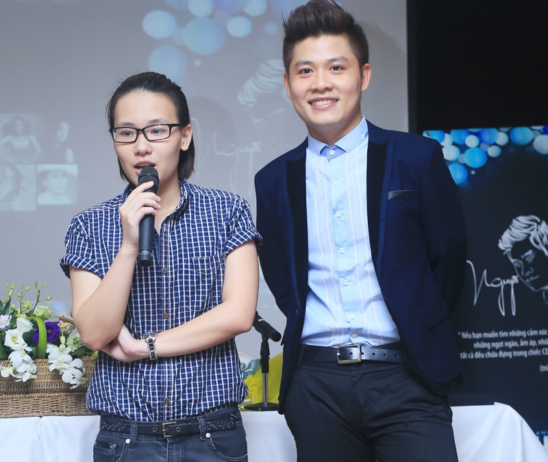Khoi My - Tien Cookie ru nhau hat hit cua Nguyen Van Chung hinh anh