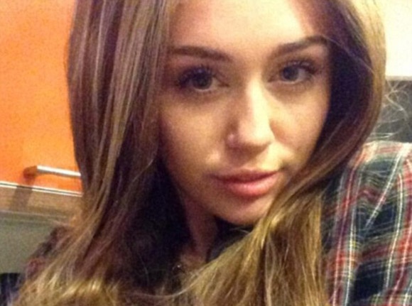 Miley Cyrus: 'Toi khong thay xuc pham khi bi goi la les' hinh anh