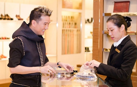 Dam Vinh Hung, Ngoc Quyen cung hung thu san do sale hinh anh