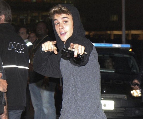 Justin Bieber xuat hien vui ve sau scandal ngu voi gai goi hinh anh