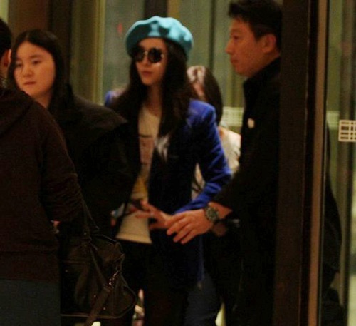 Pham Bang Bang nua dem vao khach san cung nguoi tinh tin don hinh anh