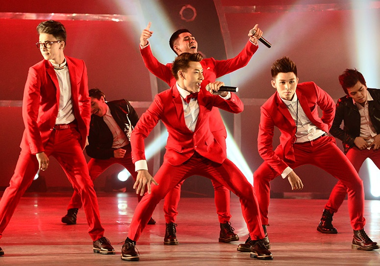 365 khoe vu dao cuc chat tren san khau cuoc thi nhay hinh anh