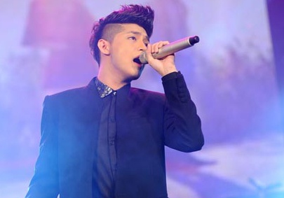 Fan du doan Noo Phuoc Thinh thang Uyen Linh tai ZMA hinh anh
