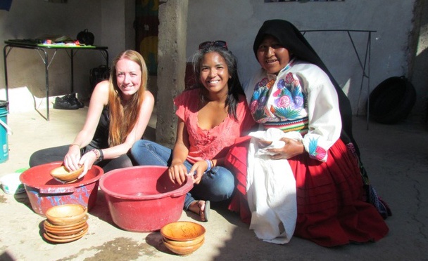 5 cach giup nguoi dan dia phuong khi ban du lich hinh anh