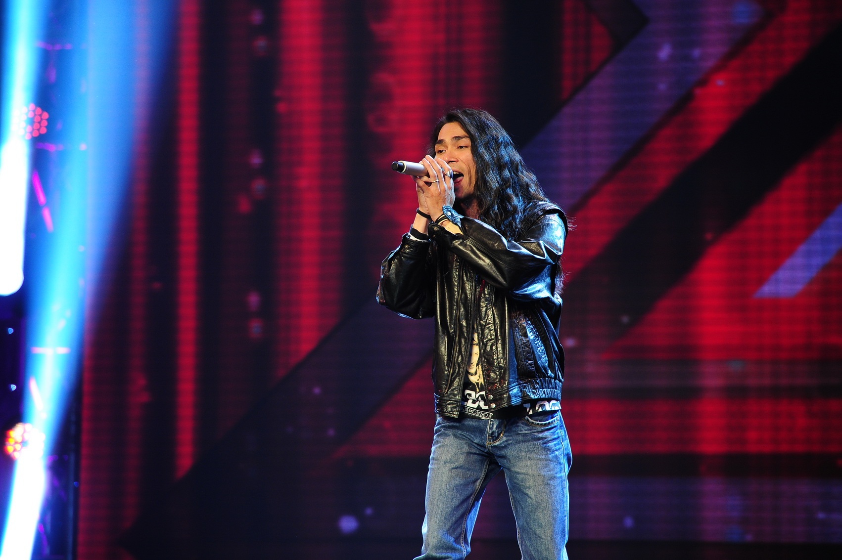 Sử Duy Vương với phong cách xù xì chọn ca khúc nhạc rock She’s gone. Tiết mục này khiến Dương Khắc Linh nổi da gà và anh thích chất riêng và sự đặc biệt của thí sinh 30 tuổi. Với Hồ Quỳnh Hương, cô cũng bị anh lôi cuốn. “Khi bạn cất lên những câu hát đầu tiên thì Hương thấy mặc dù bạn hát thể loại nhạc Rock nhưng vẫn có cái tình ở đó và khi bạn hát giọng giả thanh, tôi thấy bạn hát rất chuẩn xác. Tôi nghĩ tôi chờ đợi điều này trong cuộc thi này. Bạn có cá tính. Bạn thật sự là một Rocker và tôi thích bạn”, nữ ca sĩ hào hứng.