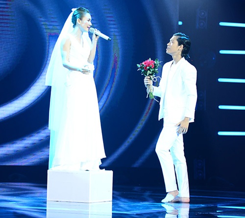 Anh Thuy tren san khau The Winner Is hinh anh