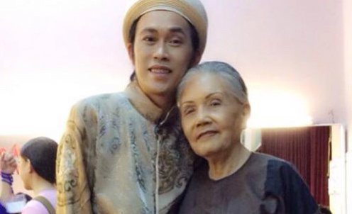 Hoai Linh khoe anh chup voi than tuong hinh anh