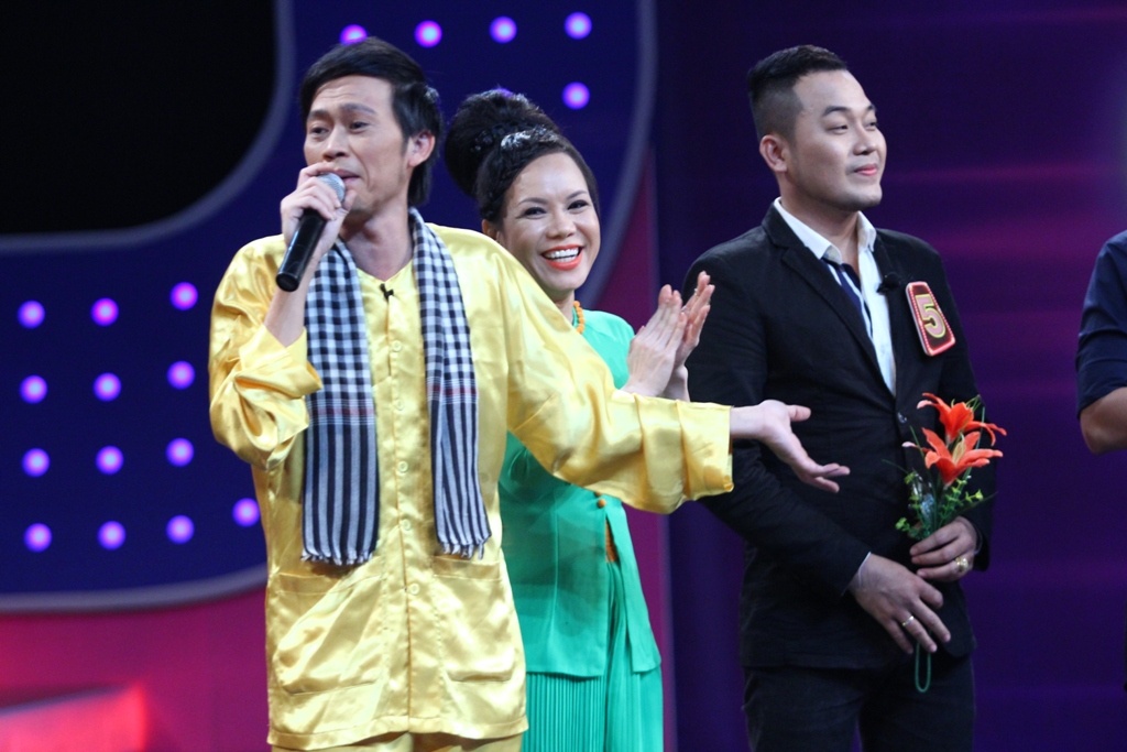 Chang chu quan pho phu nhan hat nhep tren truyen hinh hinh anh