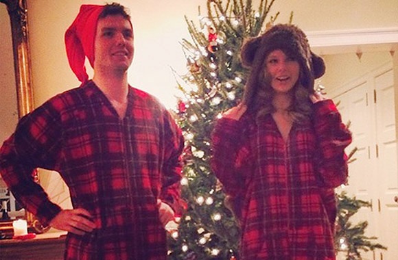  Khoảnh khắc đáng yêu của Taylor và anh trai trong dịp Giáng sinh 2013