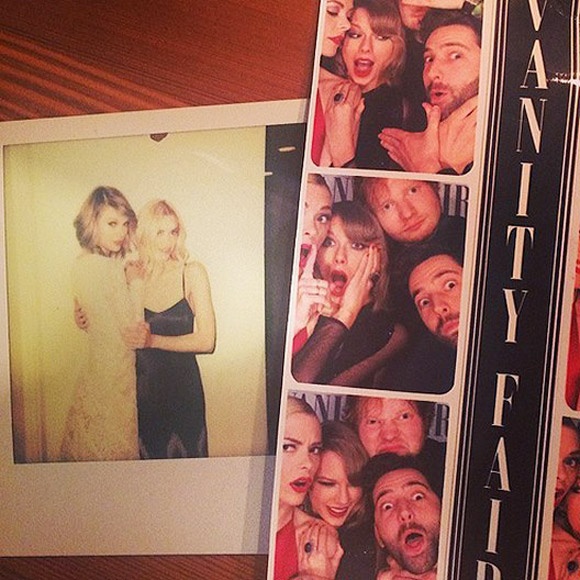 Mặc dù đều đã trưởng thành, thế nhưng Taylor Swfit, Jaime King, Murray Cummings và Ed Sheeran cũng thích lưu lại những kỷ niệm đáng nhớ như bao nhóm bạn phổ thông khác.