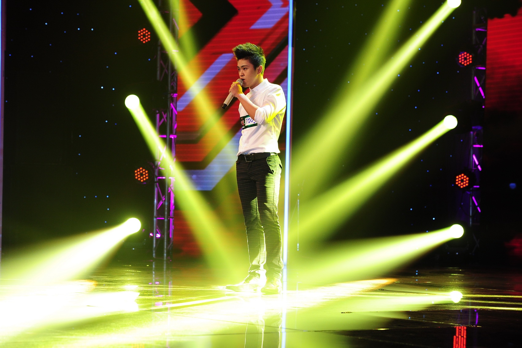 Tiết mục gây tranh cãi nhiều nhất thuộc về chàng trai Hà Nội Kim Cương – Nỗi nhớ cao nguyên. Nữ ca sĩ đất mỏ nhận xét: Em có chất giọng đẹp, ấm áp, thiên phú không dễ gì ai cũng có. Nhưng em chọn thể loại âm nhạc thử thách, hát Tây Nguyên cần mãnh liệt, mạnh mẽ. Có lẽ khi đi thi chọn bài chiếm đến 70% thành công, nếu sai chút thôi mình bỏ cơ hội qua tầm tay. Có quá nhiều nghệ sĩ Tây Nguyên họ hát quá tốt rồi, em chưa đặc biệt”. 