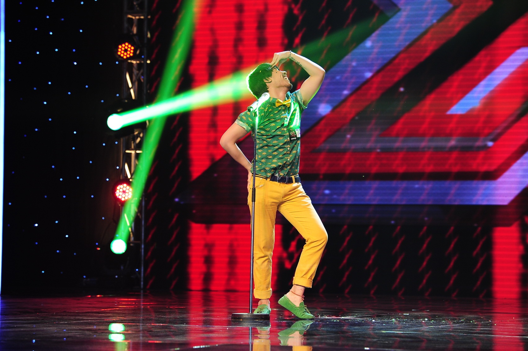 Hồ Ngọc Hà cảm thấy phù hợp với dòng nhạc funny. “Chị tưởng em đi ra chắc là thành phần khó tả, nhưng rất thích thú. Để xem vòng sau chị có tả được không”, nữ ca sĩ xinh đẹp hài hước. Hồ Quỳnh Hương nghiêm khắc hơn: “Chị chỉ thấy vui, hài hước thôi. Nghệ thuật mà để vui thì đơn giản quá. Tuy vậy, cô vẫn đồng ý cho Đinh Huy đi tiếp.