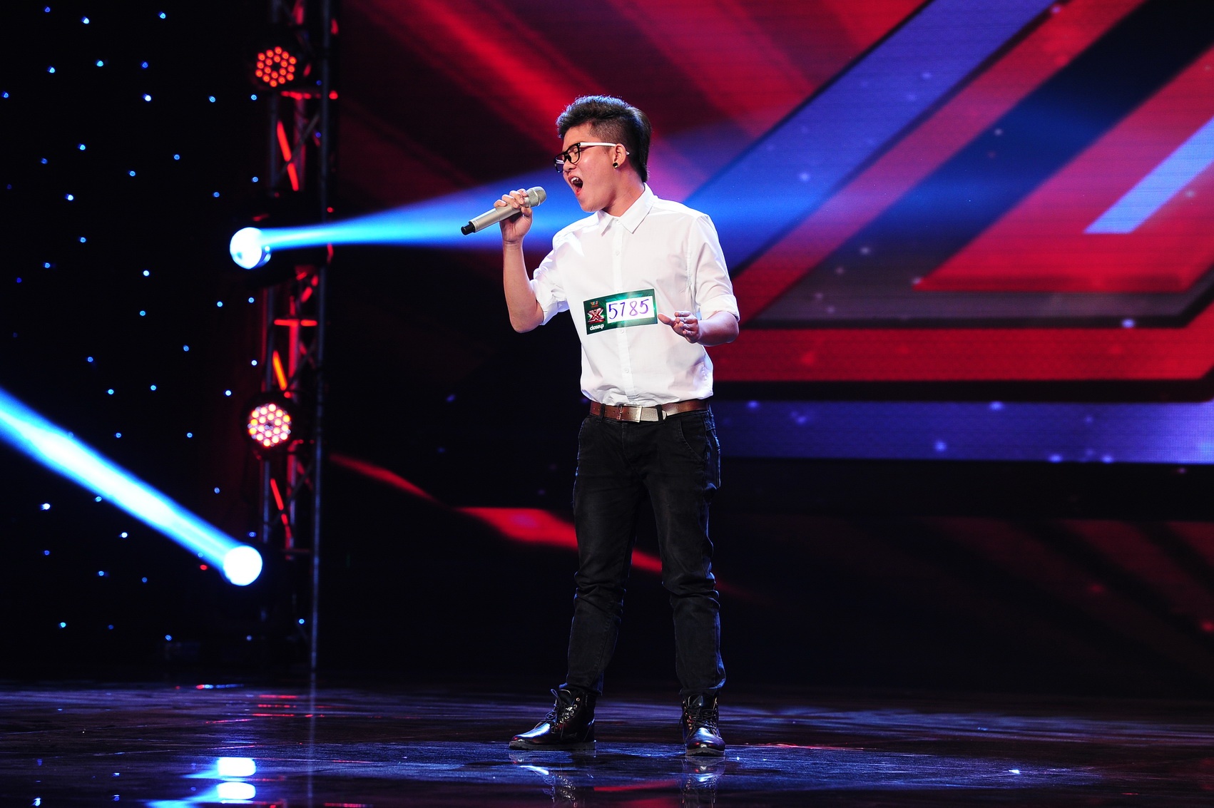 Đàm Vĩnh Hưng an ủi thí sinh nhỏ tuổi: “Thường ông trời không cho con người ta quá đầy đủ. Lúc xuống, giọng em mờ và thấp nhưng nốt cao rất khỏe. Anh thích em”. Riêng Dương Khắc Linh lại cảm thấy: “Em có giọng ca giống 37 tuổi”. Dù vậy, bộ tứ vẫn đồng ý cho Chí Thành đi tiếp.