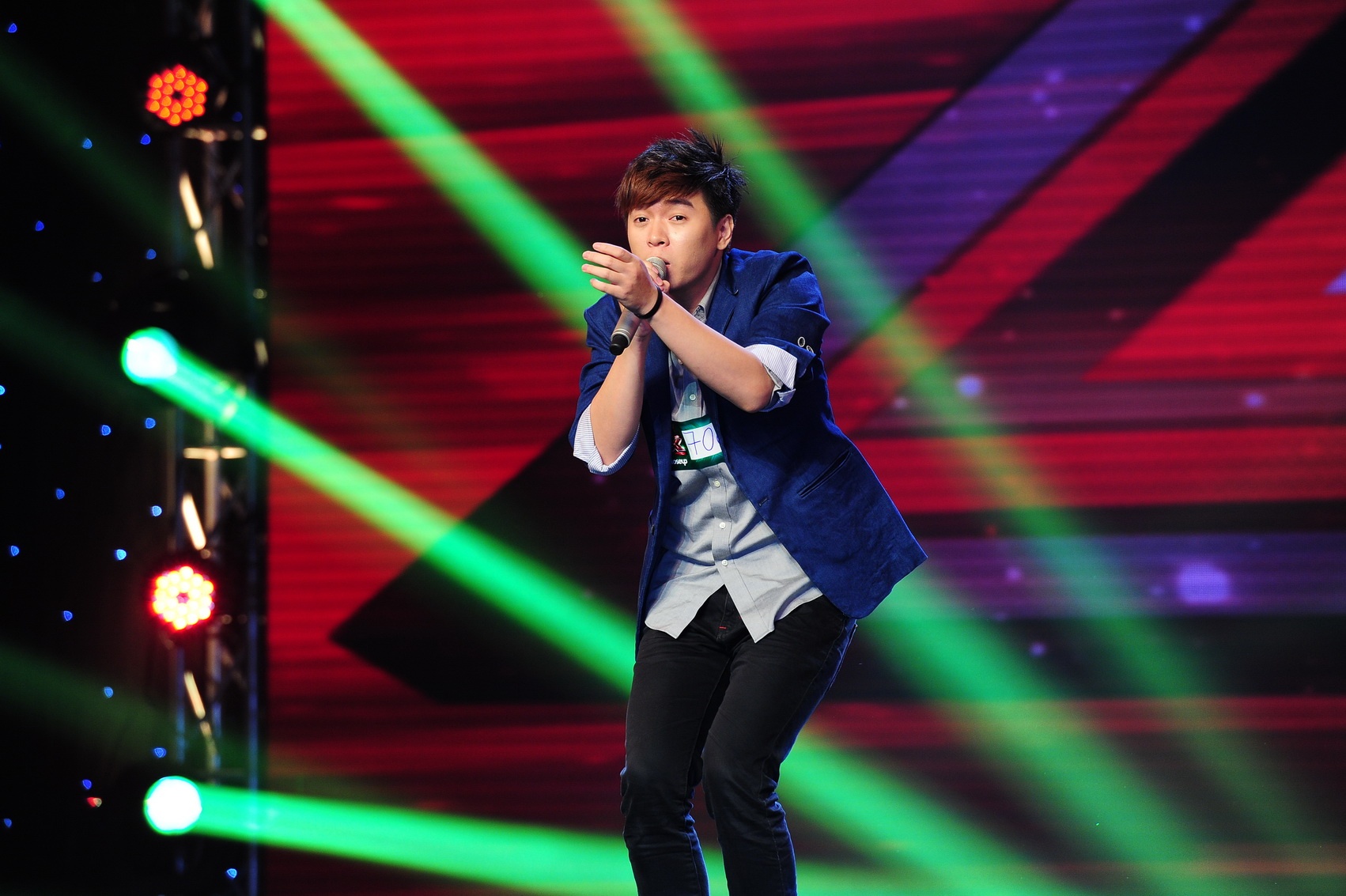 Tác giả của nhiều ca khúc hit như Uống trà, Dấu mưa, Lạc, Chạy… bất ngờ thử sức với X Factor. Anh chọn ca khúc Muốn yêu với mong muốn ban giám khảo và khán giả đánh giá giọng hát. Dương Khắc Linh cảm thấy “ghen tỵ” vì cũng là nhạc sĩ nhưng anh không biết hát. Tuy nhiên, anh cũng nghiêm khắc: “So với ca sĩ khác, em chưa đủ khả năng”.