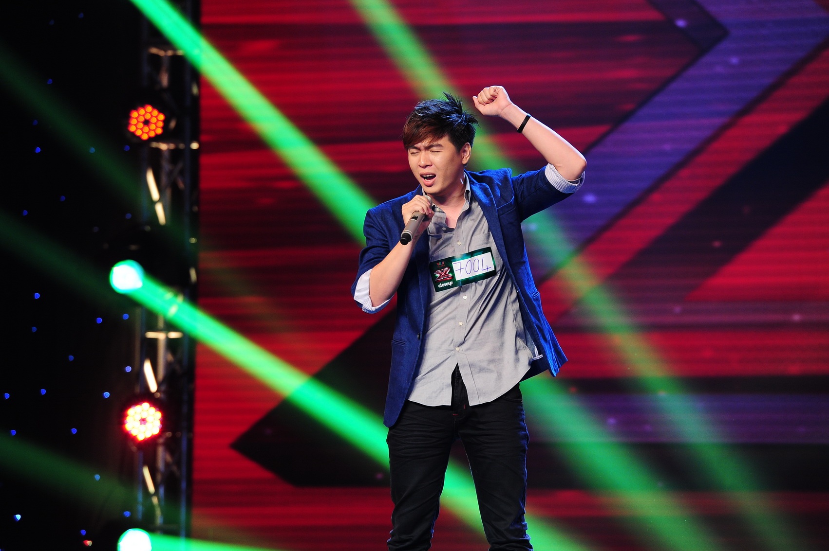 Khác với đồng nghiệp, khi nghe ca khú này, Hồ Ngọc Hà đã muốn mua, nhưng nếu “em hát những bài pop ballad sẽ hợp hơn. Vì em quá hiền nên hát Muốn yêu chưa yêu được. Tôi nên cổ vũ cho những người tài như em”. Đàm Vĩnh Hưng cũng khẳng định: “Anh không bao giờ đặt em vai trò nhạc sĩ để so sánh khập khiểng. Anh không muốn mua nhưng muốn hát song ca cùng em. Hy vọng có bài khác viết riêng cho 2 anh em mình. Anh ủng hộ em”.