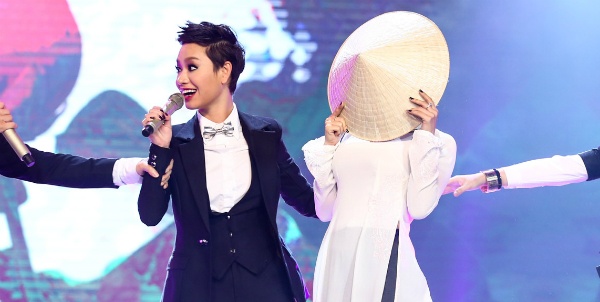 Kimese, Tra My hat sai nhac dan ca hinh anh