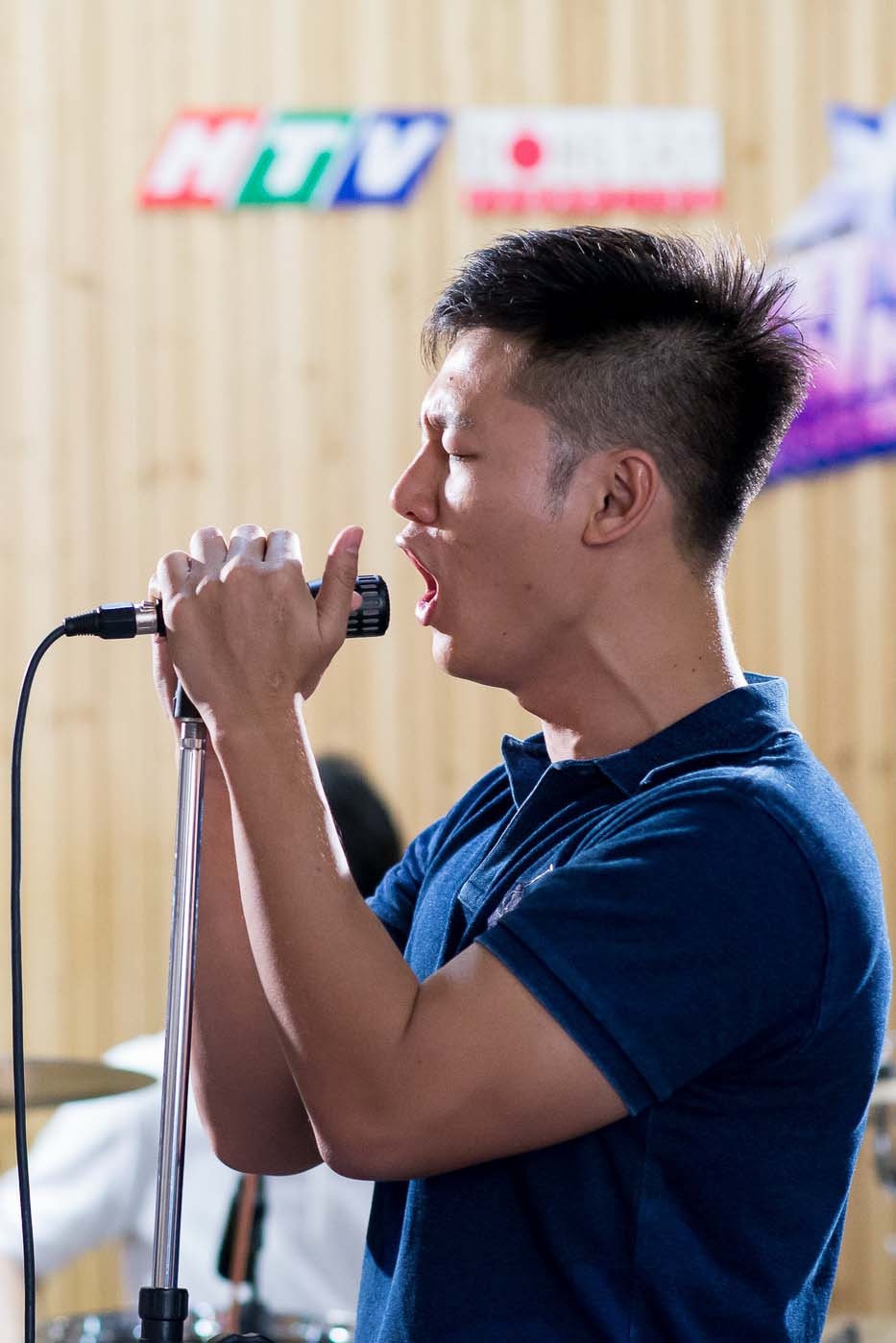 “Rock hay bất cứ thể loại âm nhạc nào khi tôi tiếp cận đều có sự hào hứng không biên giới dành cho nó. Nói chung, đụng đến âm nhạc mọi người sẽ thấy năng lượng của tôi nhiều đến mức nào. Tôi đang theo dõi dòng nhạc cổ điển giao thoa, kết hợp với nhiều thể loại âm nhạc và rock có thể cộng hưởng với cổ điển”, Đức Tuấn tâm sự.
