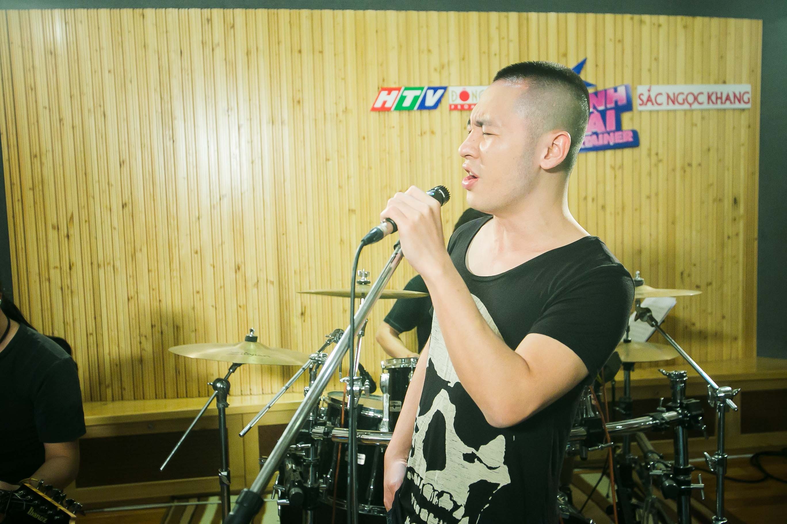 Anh bày tỏ quan điểm về rock: “Mọi người hay nghĩ rock là gào thét nhưng  rock là sự bùng nổ về cảm xúc, bao nhiêu nội lực sẽ được bung ra”.