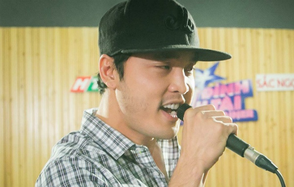 Ung Hoang Phuc tap hat rock Tha rang nhu the hinh anh