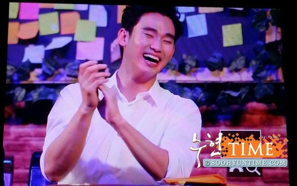 Anh Kim Soo Hyun cuoi tha ga o Indonesia gay xon xao hinh anh