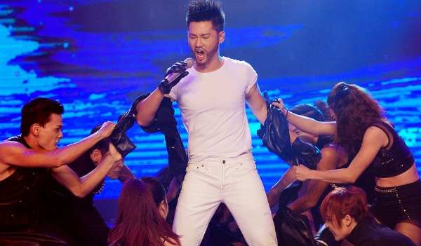 Duc Tuan hat hay van bi nguy hiem hinh anh