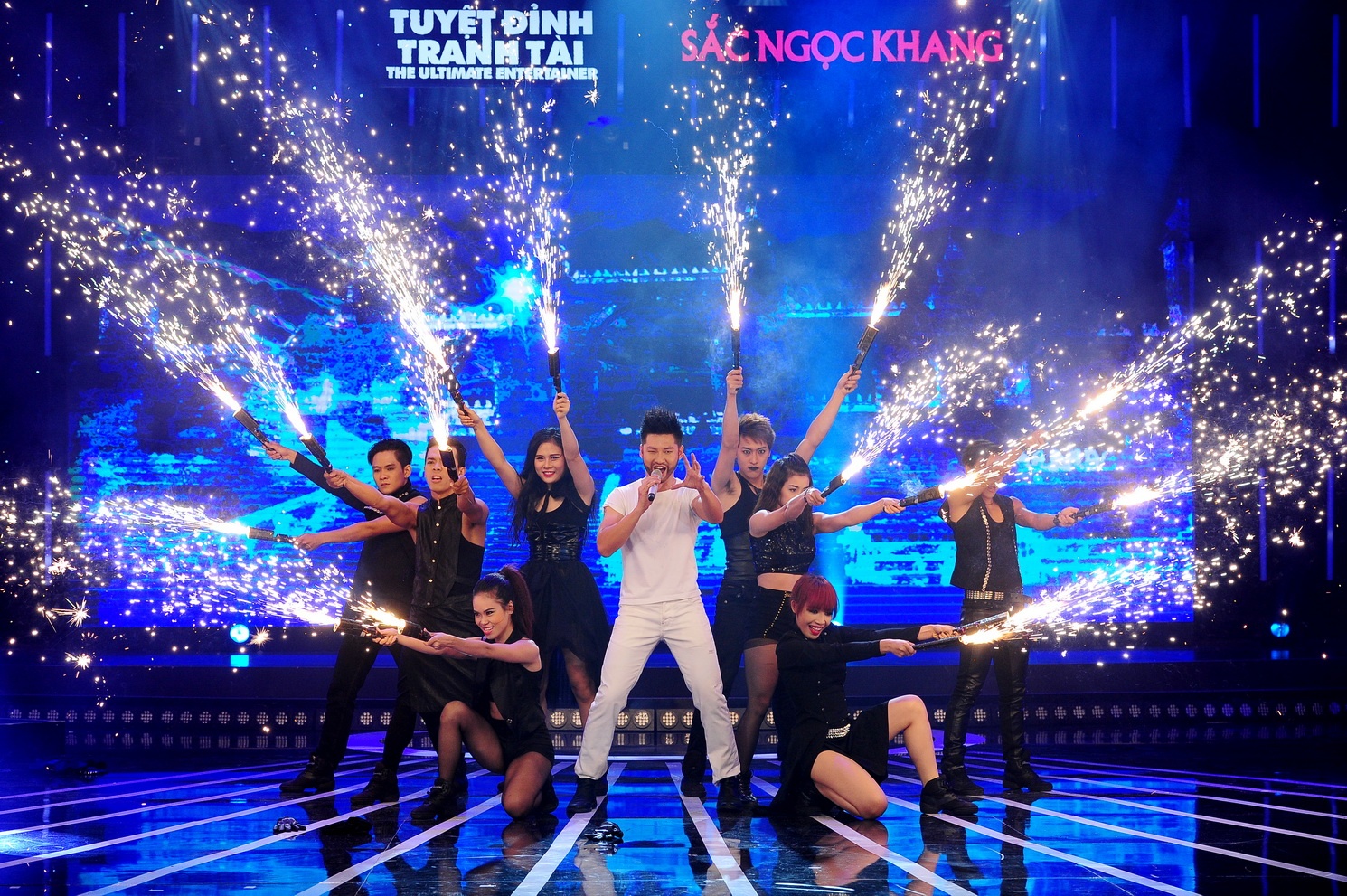 Nữ giám khảo xinh đẹp cũng khen ngợi thanh nhạc vững chắc của giọng ca Ngày xưa Hoàng Thị. Nhạc sĩ Lê Quang bông đùa: “Có lẽ chị Hồng Nhung khen hoài để giữ fan” khi cô chỉ đóng vai thiện. Anh rất tiếc khi những đoạn lên cao không ngang tàn bằng ca sĩ thể hiện bản gốc. Lê Hoàng lại thay đổi suy nghĩ về rock, nó còn rất chuẩn mực, lịch lãm và hàn lâm với Đức Tuấn. Tuy nhiên, cả 3 ca sĩ trên đều rơi vào nhóm nguy hiểm.