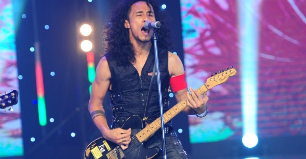 Pham Anh Khoa quay tung bung voi rock hinh anh