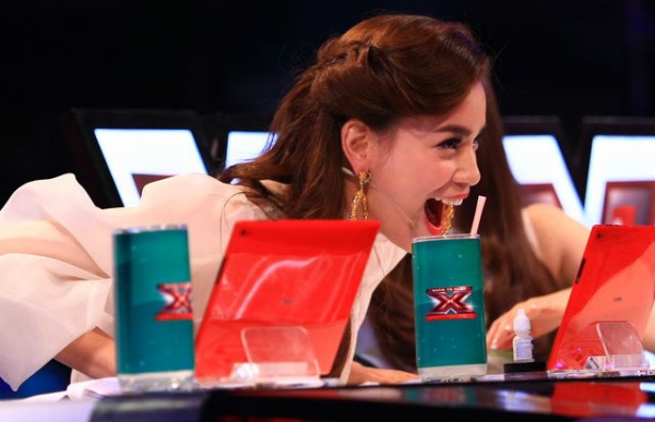 Co gai lai Viet khien bo tu giam khao say me hinh anh