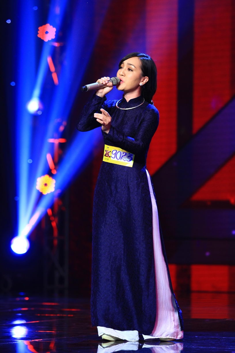 Hà Vân là một cô giáo nhưng yêu ca hát nên nghỉ dạy vào Sài Gòn tìm cơ hội. Cô chọn ca khúc Còn thương rau đắng mọc sau hè khiến ban giám khảo thích thú. Hồ Ngọc Hà trân trọng: “Không có lý do gì để khán giả không ủng hộ bạn cả, thứ nhất là ngoại hình rất nữ tính, phong cách điềm tĩnh của một giáo viên nhưng hát rất nghệ sĩ, nghe rất ngọt, rất thấm”. 