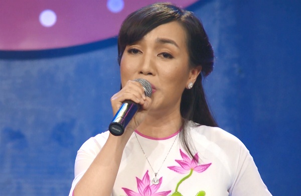 Co gai Bac Bo hat dan ca Nam Bo hinh anh