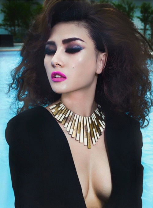 Và vẻ lạnh lùng, ấn tượng của nữ người mẫu hiện nay.