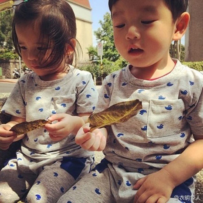 Dù là cặp song sinh một trai một gái nhưng Chelsea và Jesper thường diện đồ đôi rất ấn tượng.