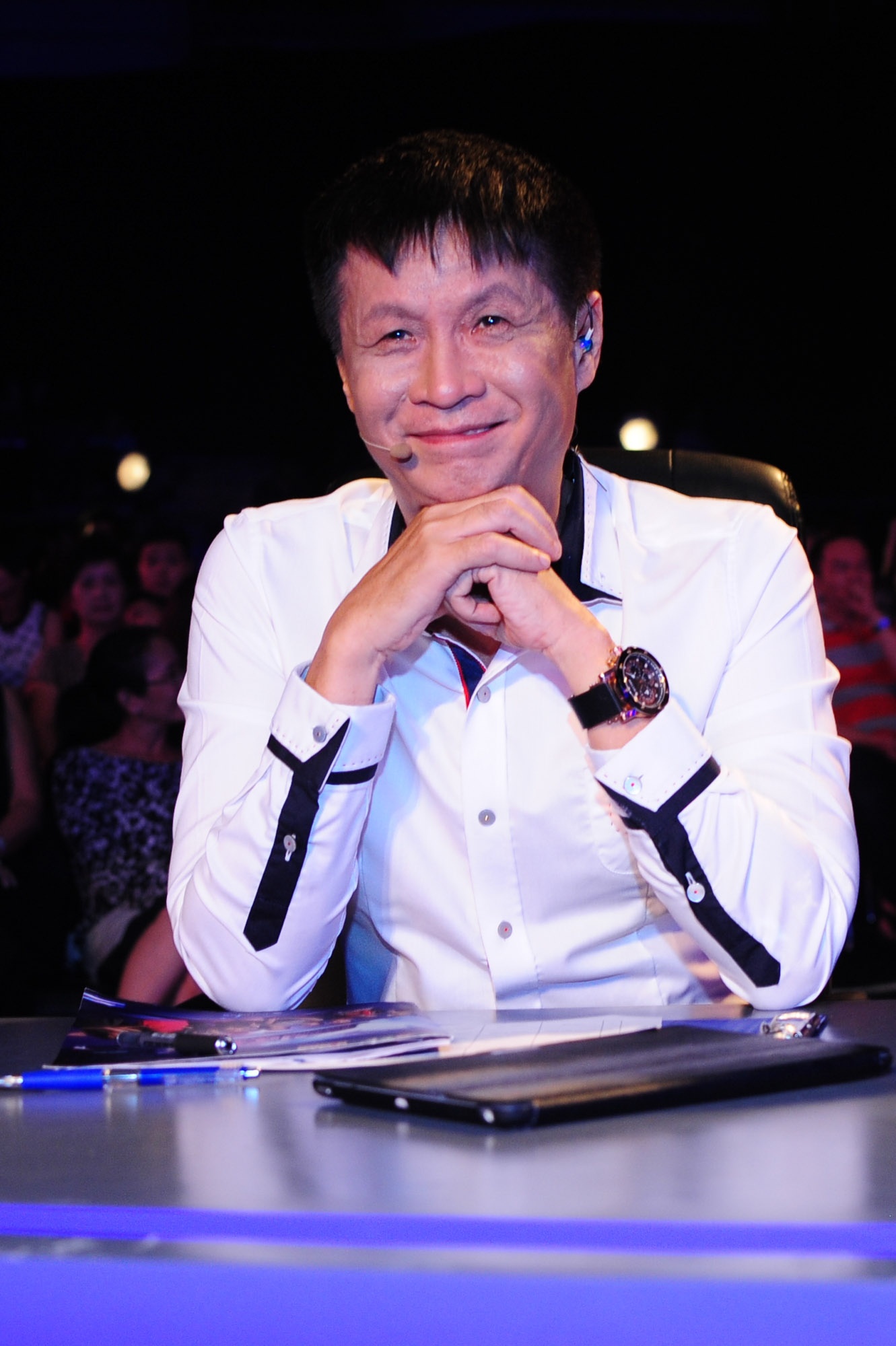 Nụ cười đầy ẩn ý của Lê Hoàng.