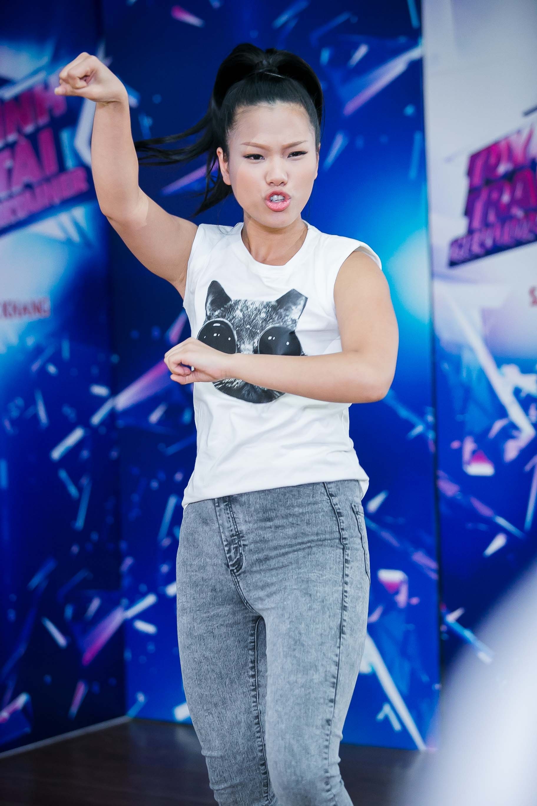 Phương Vy cũng đồng tình với Ưng Hoàng Phúc: “Bản thân Vy nghĩ tất cả các anh chị, ai cũng có khả năng hát được tất cả các dòng nhạc hết. Đặc biệt ai cũng có tinh thần yêu âm nhạc, yêu sân khấu, yêu khán giả nên Vy nghĩ mọi người sẽ sẵn sàng hy sinh để làm cho bản thân mình thích hợp với dòng nhạc sẽ trình diễn sắp tới.