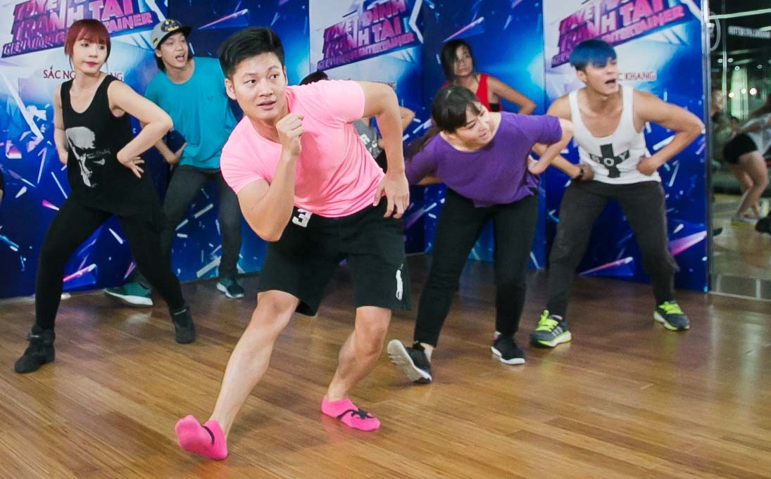 Dường như ý tưởng của Đức Tuấn không bao giờ cạn kiệt. Mỗi tuần thi anh đều đưa khán giả đi từ ngạc nhiên này đến bất ngờ khác từ cách dàn dựng đến hóa trang. Tuần này, lần đầu tiên khán giả sẽ nghe nhạc Trịnh được phối dance đồng thời sẽ chứng kiến một hình ảnh Đức Tuấn hoàn toàn khác. Để tiết mục được hoàn hảo, anh đã phải tập luyện rất cực lực, đổ mồ hôi rất nhiều trên sàn tập.