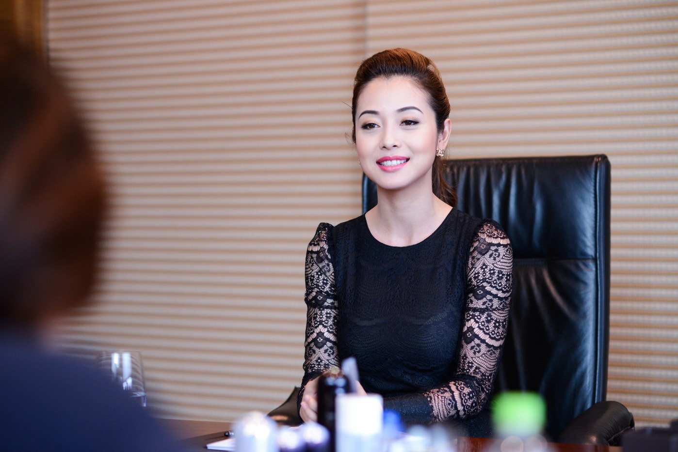 Cuộc hôn nhân đầu tiên của Jennifer Phạm đến khi cô còn khá trẻ nhưng Jennifer vẫn vững vàng vượt qua sóng gió.