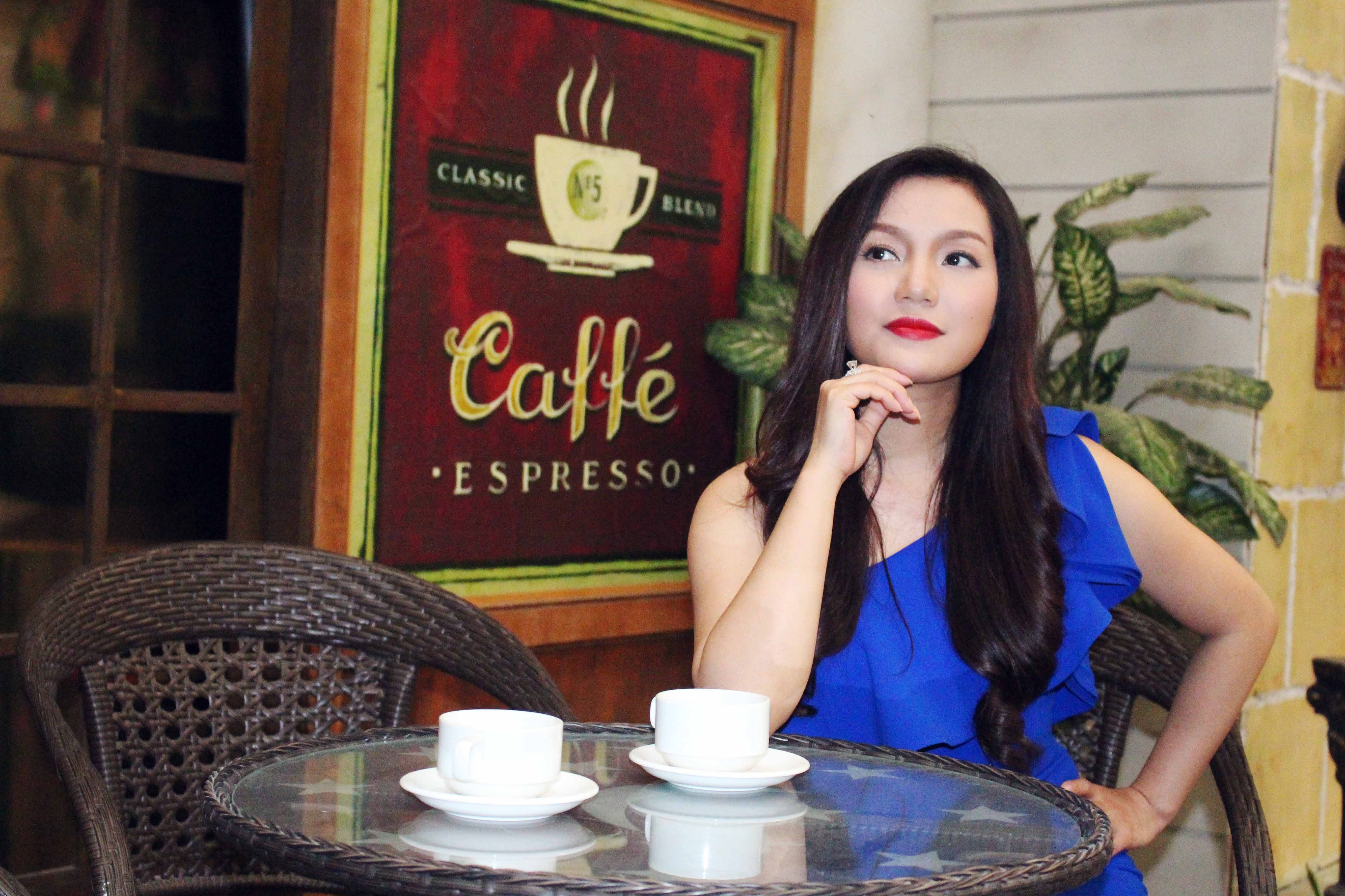 Ca khúc Anh, em và đêm mưa là đứa con tinh thần chung của cặp đôi này. Không quá phô kỹ thuật, Ngọc Anh chú trọng đến cảm xúc để giọng hát của cô ngọt ngào và nhẹ nhàng, sâu lắng hơn.