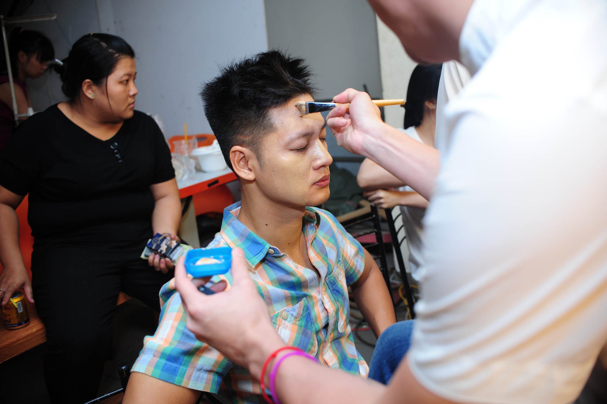 Đức Tuấn cũng chăm chỉ làm đẹp.