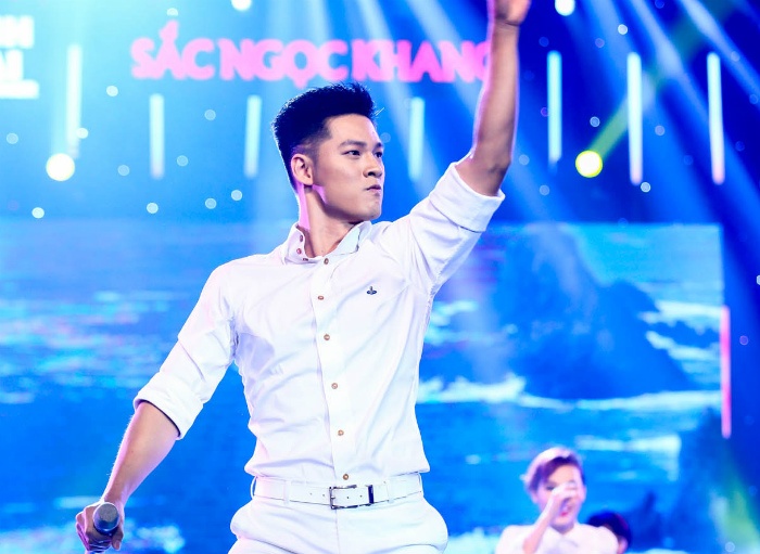 Duc Tuan hat dance bang nhac Trinh hinh anh