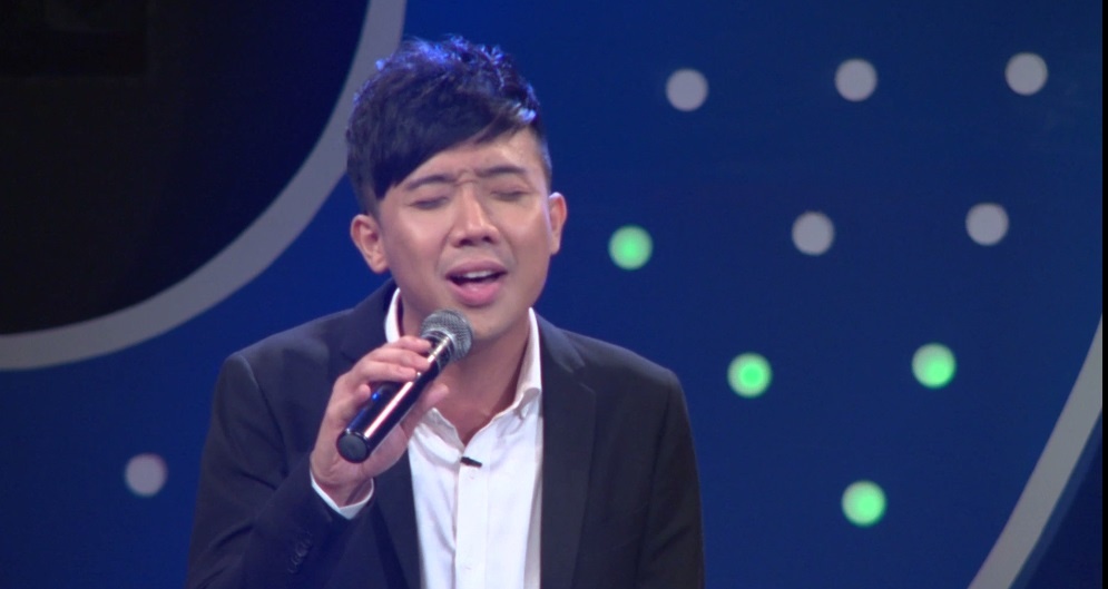 Phía đội nhà, Việt Hương và Hoài Linh đồng lòng chọn số 2. Kết quả 1 - 0 cho vợ chồng Sáu Bảnh khi người bí ẩn được xác định là nhân vật số 2, nghệ sĩ ghi-ta Thái Anh Dũng. Trấn Thành trong phút ngẫu hứng đã hỗ trợ Thái Anh Dũng mang đến ca khúc Hotel California bằng cả sự nồng nàn của MC tài năng. Clip Trấn Thành nồng nàn với Hotel