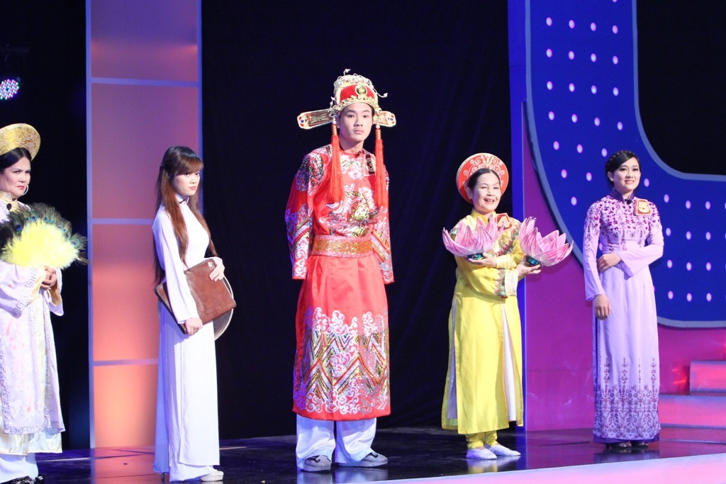 Ở vòng 4, Hoài Linh bị lừa ngoạn mục khi tìm ra người không phải gốc Huế. Trường Giang và Ngọc Lan muốn đổi chủ đề bởi lo sợ Hoài Linh vốn am hiểu nhiều văn hóa, và giọng nói của nhiều vùng miền. Tuy nhiên, sau đó họ quyết định chơi tới cùng. Tình thế 