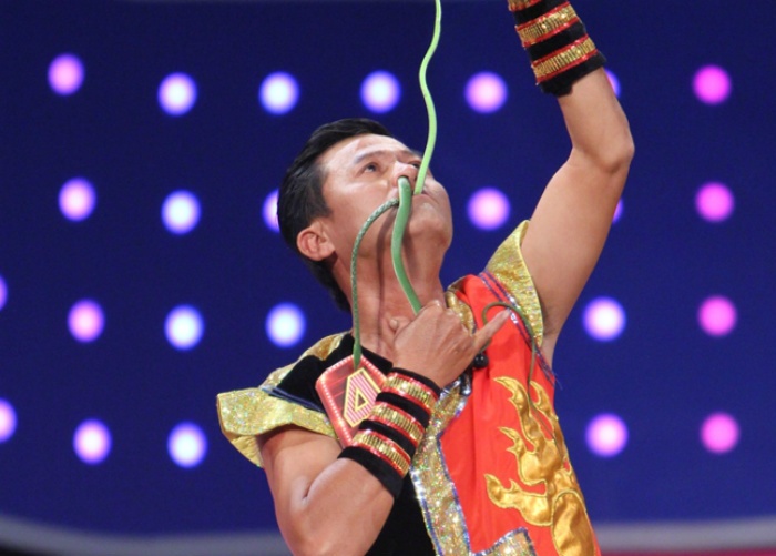 Clip sieu nhan nuot ran khien Ngoc Lan khong dam nhin hinh anh