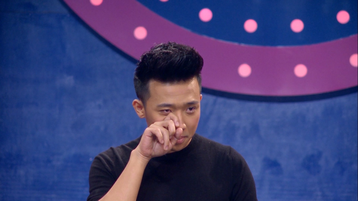 Trấn Thành cũng xúc động theo.