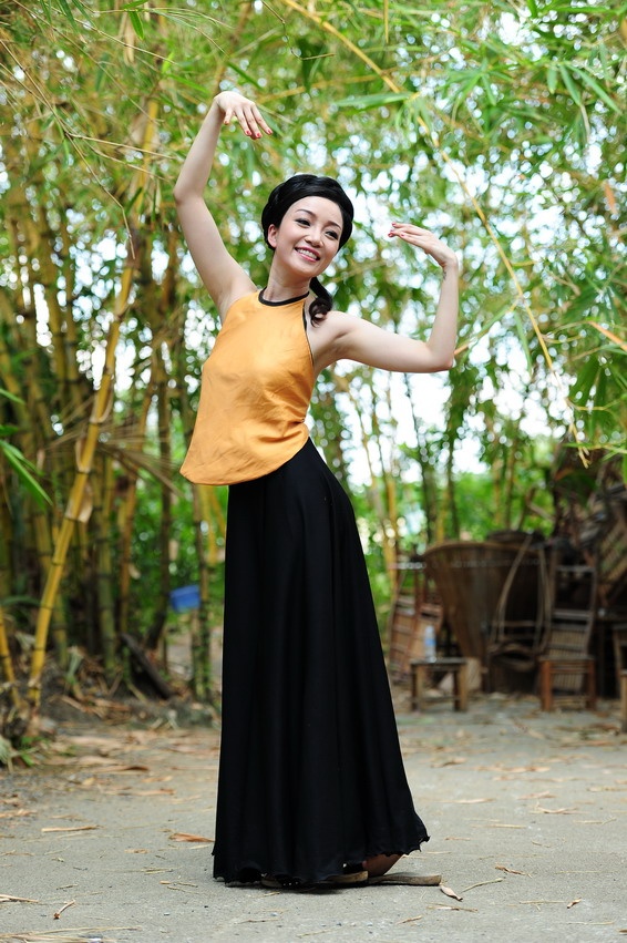 Mạo hiểm với một bài dân gian đương đại ghi dấu với rất nhiều tên tuổi lớn. Cô hy vọng ca khúc này sẽ mang một chút màu sắc của các ca khúc dân ca cổ và cũng một phần thể hiện được hơi thở của dân ca đương đại bây giờ.