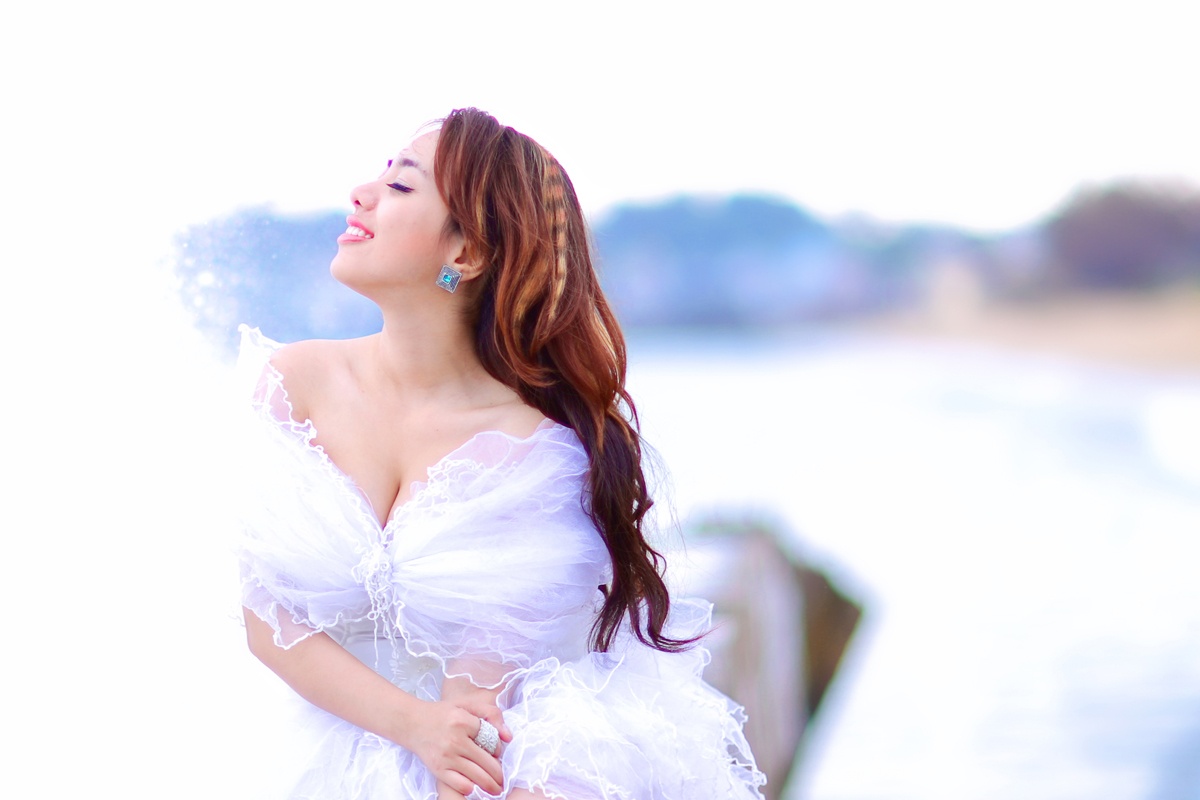 Sau khi tách khỏi nhóm Amigo G, Lan Trinh trở lại con đường solo mà cô từng theo đuổi. Mất khá nhiều thời gian cho nhóm nhạc nhưng kết quả không như mong đợi, top 6 Vietnam Idol 2008 có phần buồn và thất vọng. Tuy nhiên, khoảng thời gian đó đã cho cô nhiều kinh nghiệm sống quý báu.