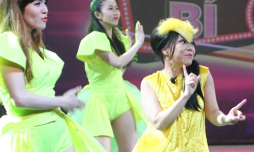 Viet Huong nhay,  Khoi My hat va 